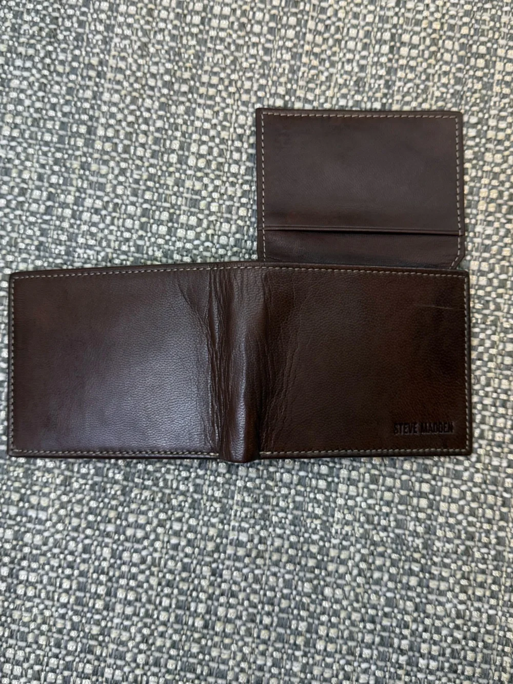 Steve Madden Brown Genuine Leather Passcase Wallet. RFID Protection.‎ NWOT